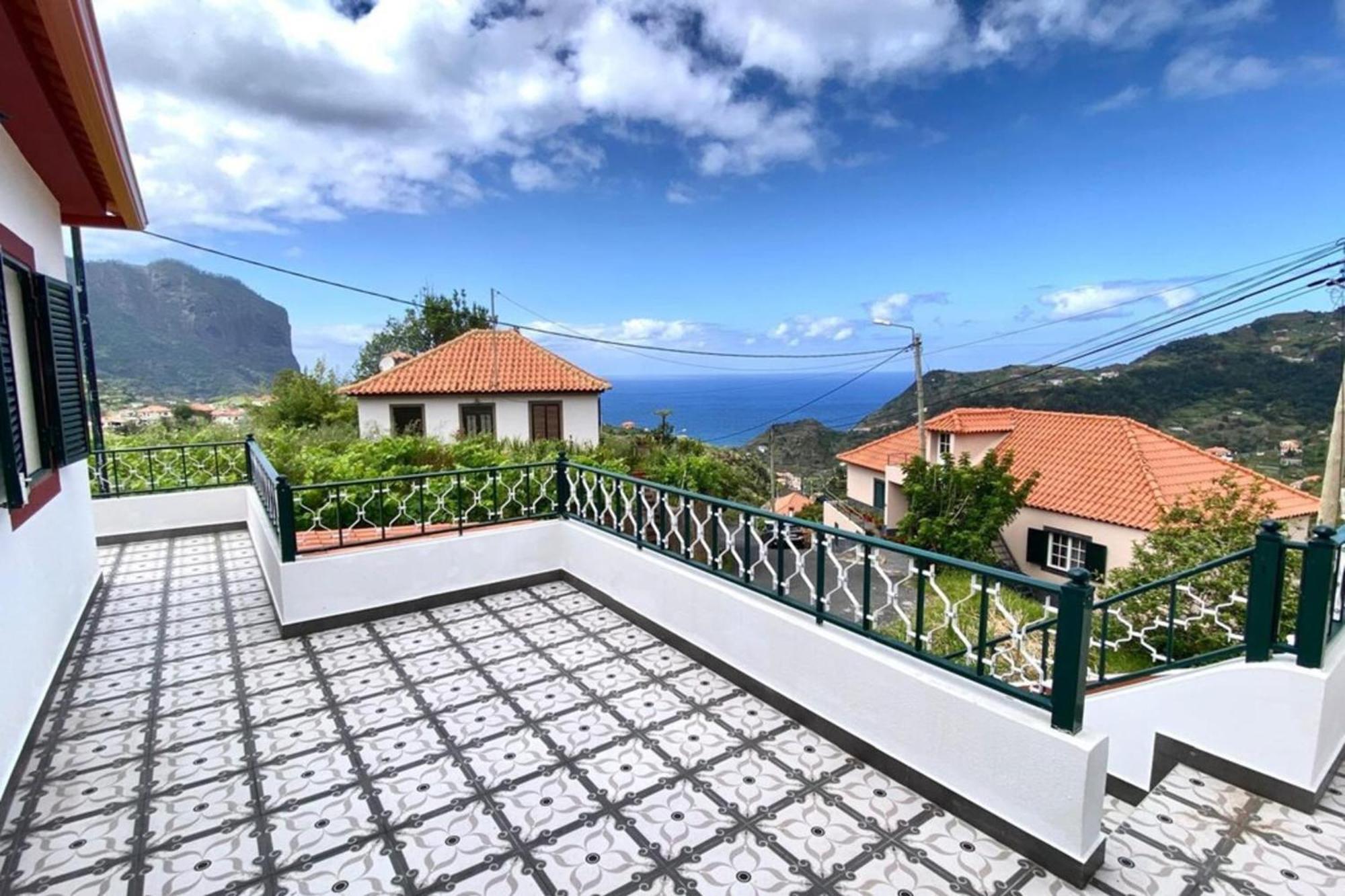 Picturesque Villa *