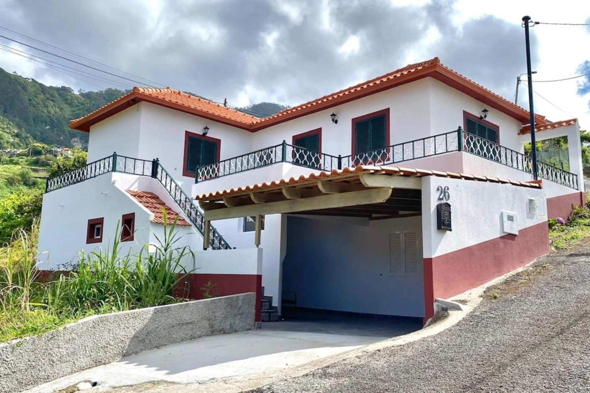 Picturesque Villa *